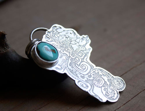Kukulkan, pendentif serpent à plumes maya en argent et turquoise