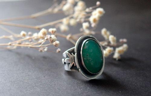 L'âme de la nature, bague fleur en argent et chrysoprase