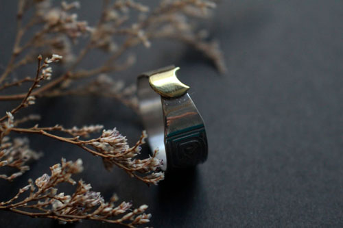 L’anneau de la druidesse, bague lune celtique en argent et laiton