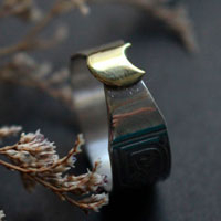 L’anneau de la druidesse, bague lune celtique en argent et laiton