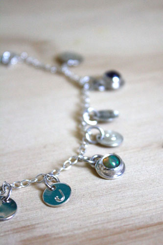 l’arbre de Jessé, bracelet souvenir de famille en argent et pierres de naissance