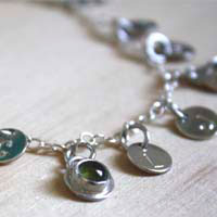 L’arbre de Jessé, bracelet souvenir de famille en argent améthyste, opale et péridot