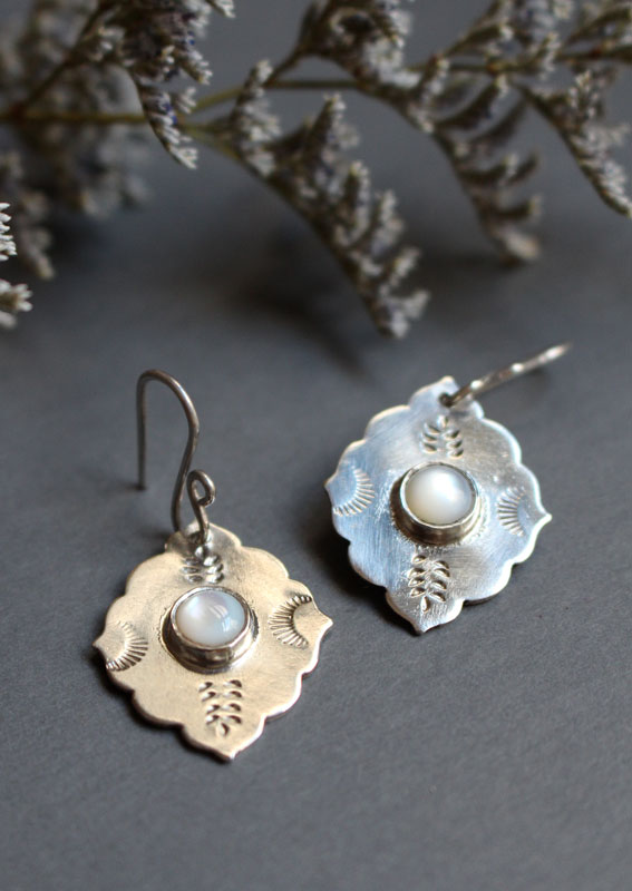 L’étoile du matin, boucles d’oreilles oriental en argent et nacre