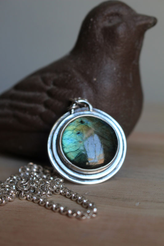 L’oeil de la nature, collier druidique en argent et labradorite