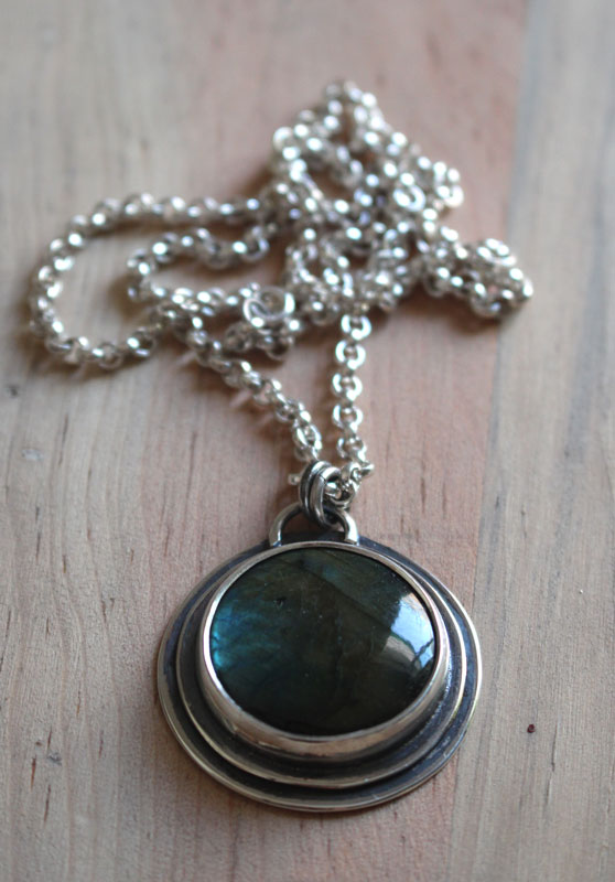 L’oeil de la nature, collier druidique en argent et labradorite