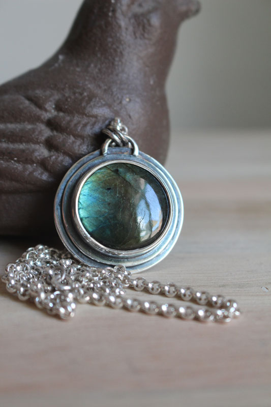 L’oeil de la nature, collier druidique en argent et labradorite