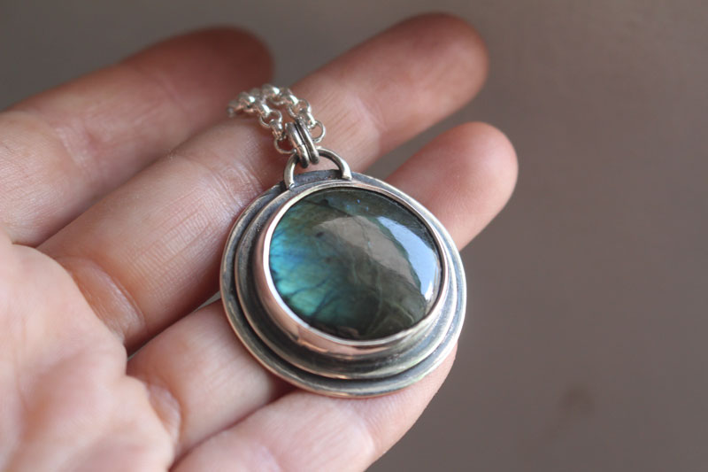 L’oeil de la nature, collier druidique en argent et labradorite