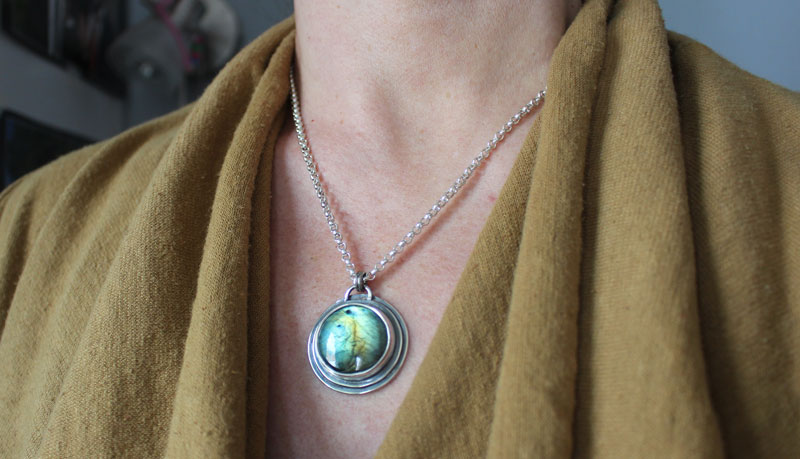 L’oeil de la nature, collier druidique en argent et labradorite