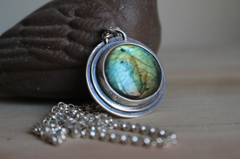 L’oeil de la nature, collier druidique en argent et labradorite