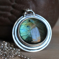 L’oeil de la nature, collier druidique en argent et labradorite