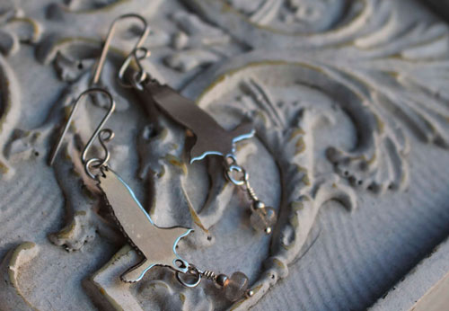 L’offrande du corbeau, boucles d’oreilles légendes du nord de l’europe argent et labradorite