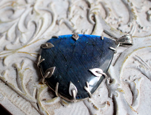 La forêt bleue, pendentif elfique en argent et labradorite