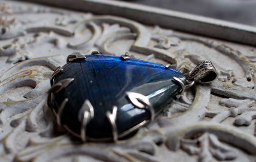 La forêt bleue, pendentif elfique en argent et labradorite