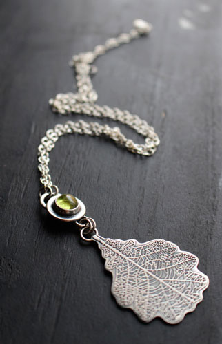 La légende du chêne, collier arbre de l’histoire en argent et péridot