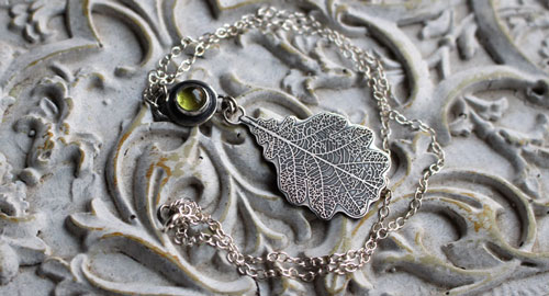 La légende du chêne, collier arbre de l’histoire en argent et péridot