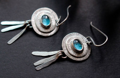 Le bleu du ciel, boucles d’oreilles bonheur en argent et spinelle