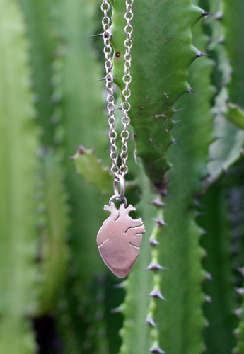 Le coeur de Frida, collier coeur anatomique en argent