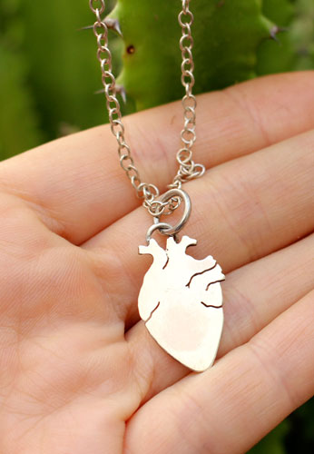 Le coeur de Frida, collier coeur anatomique en argent