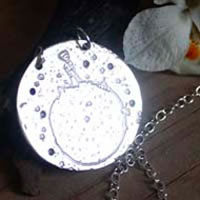 Le petit prince, collier la planète créée par Saint-Exupéry en argent