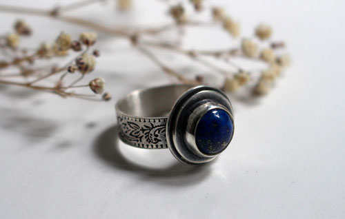 Le reflet des étoiles, bague frise botanique en argent et lapis-lazuli