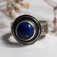 Le reflet des étoiles, bague frise botanique en argent et lapis-lazuli