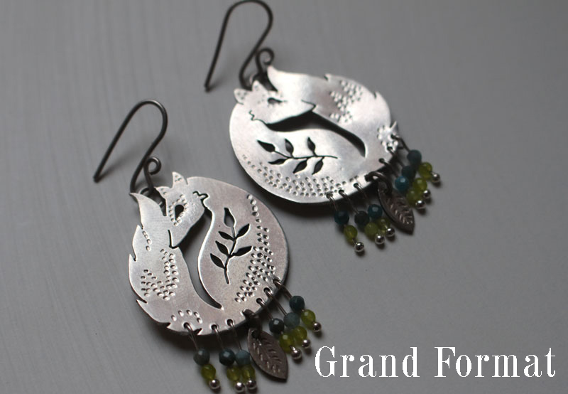 Le renard des blés, boucles d’oreilles renard et feuille en argent, agate bleue et agate verte