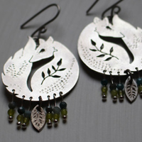 Le renard des blés, boucles d’oreilles renard et feuille en argent, agate bleue et agate verte