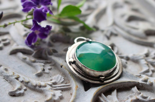 Le secret de la mare, collier champêtre en argent et chrysoprase