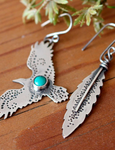 Liberté, boucles d’oreilles aigle et plume en argent et turquoise