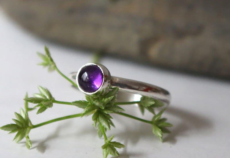 Lilas, bague mois de naissance de février en argent et améthyste