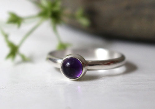 Lilas, bague mois de naissance de février en argent et améthyste