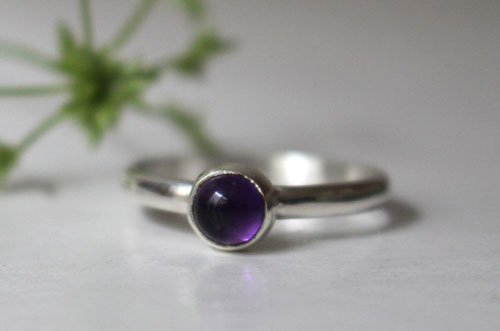 Lilas, bague mois de naissance de février en argent et améthyste