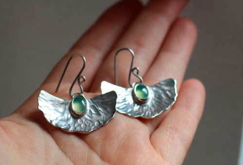 Lis d’étang, boucles d’oreilles feuilles de nénuphar en argent et chrysoprase