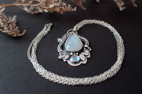 Luinil, collier elfique en argent, zircon bleu et labradorite blanche 