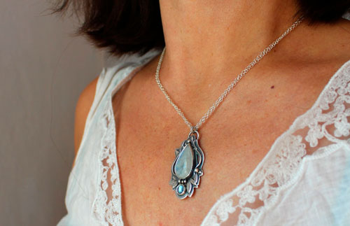 Luinil, collier elfique en argent, zircon bleu et pierre de lune arc-en-ciel 
