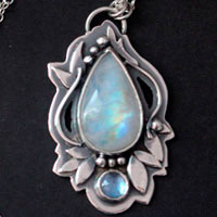 Luinil, collier elfique en argent, zircon bleu et labradorite blanche