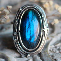 Lune de givre sur la forêt, bague lune féérique en argent et labradorite