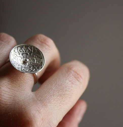 Lyrique, bague médiévale gravée en argent