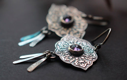Magnolia, boucles d’oreilles langage des fleurs en argent et alexandrite