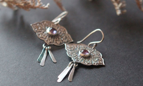 Magnolia, boucles d’oreilles langage des fleurs en argent et alexandrite
