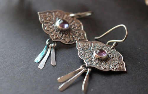 Magnolia, boucles d’oreilles langage des fleurs en argent et alexandrite