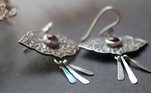 Magnolia, boucles d’oreilles langage des fleurs en argent et alexandrite