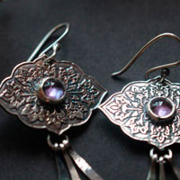 Magnolia, boucles d’oreilles langage des fleurs en argent et alexandrite