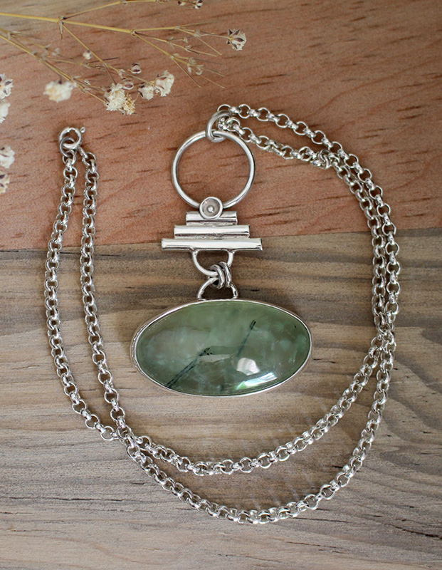 Maïa, collier romain en argent et prehnite