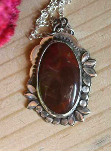 Marie-Antoinette, collier fleur camée en argent massif et jaspe mookaïte