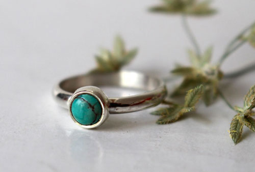 Myosotis, bague demi-jonc en argent et turquoise