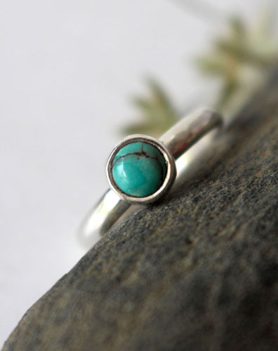 Myosotis, bague demi-jonc en argent et turquoise