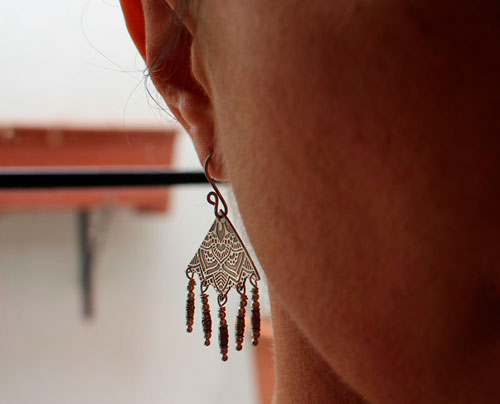 Nehal, boucles d’oreilles mandala triangle en argent
