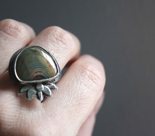 Nénufar, bague fleur de lotus en argent et jaspe impérial royal
