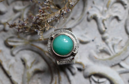 Nymphe de l’étang, bague feuille de nénuphar en argent et chrysoprase